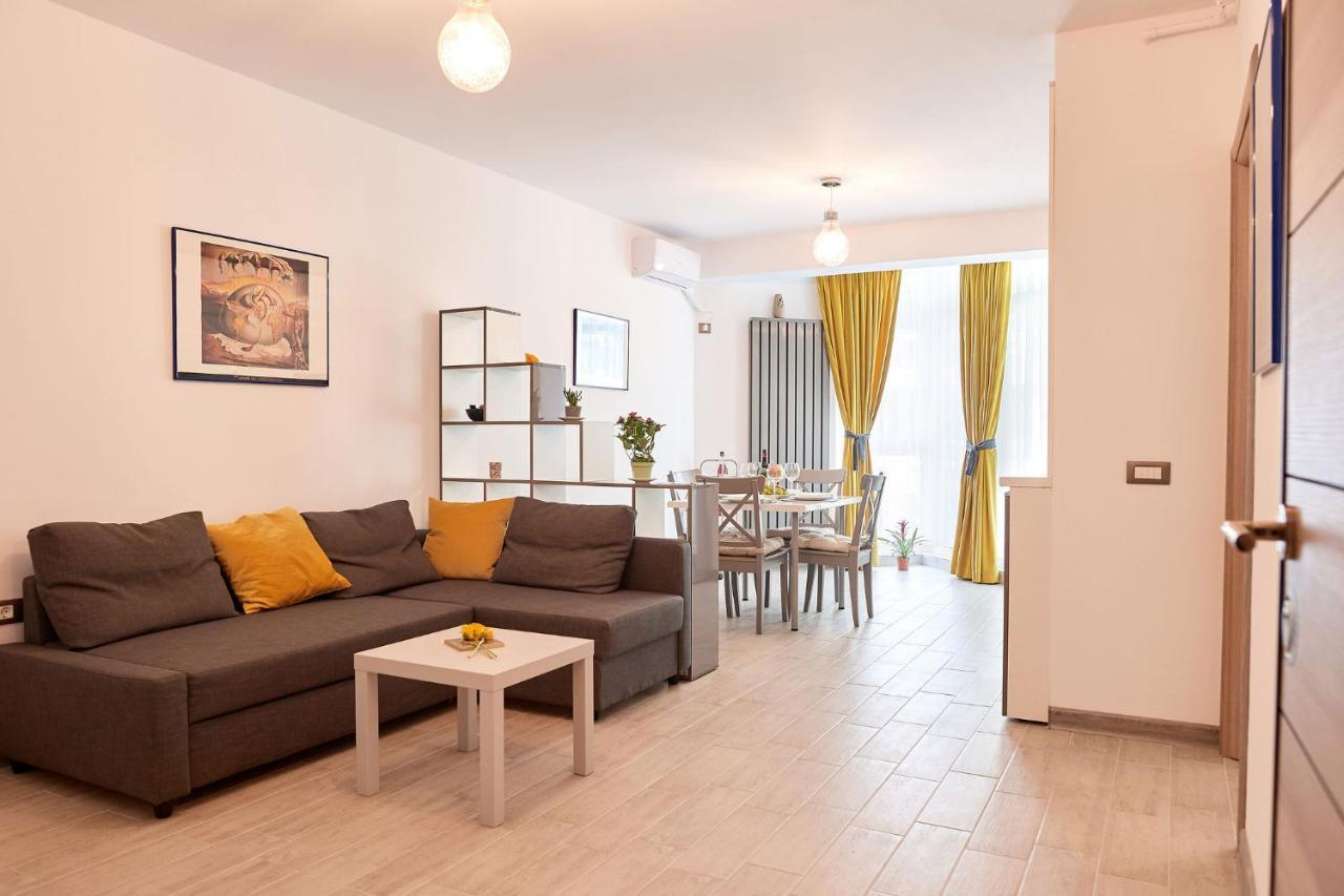 Submarine Apartment Spa N Pool Beach Resort Navodari Ngoại thất bức ảnh