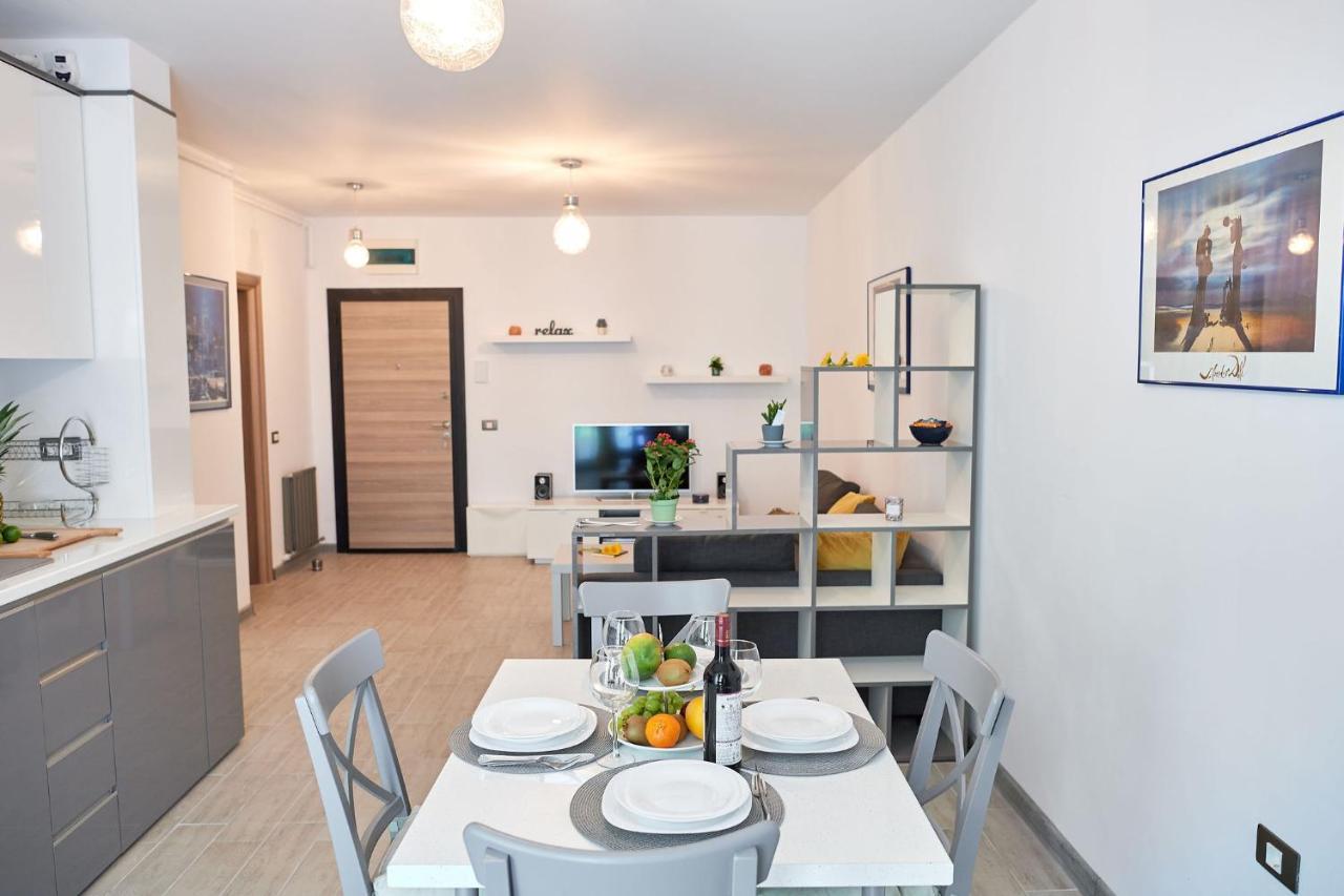 Submarine Apartment Spa N Pool Beach Resort Navodari Ngoại thất bức ảnh