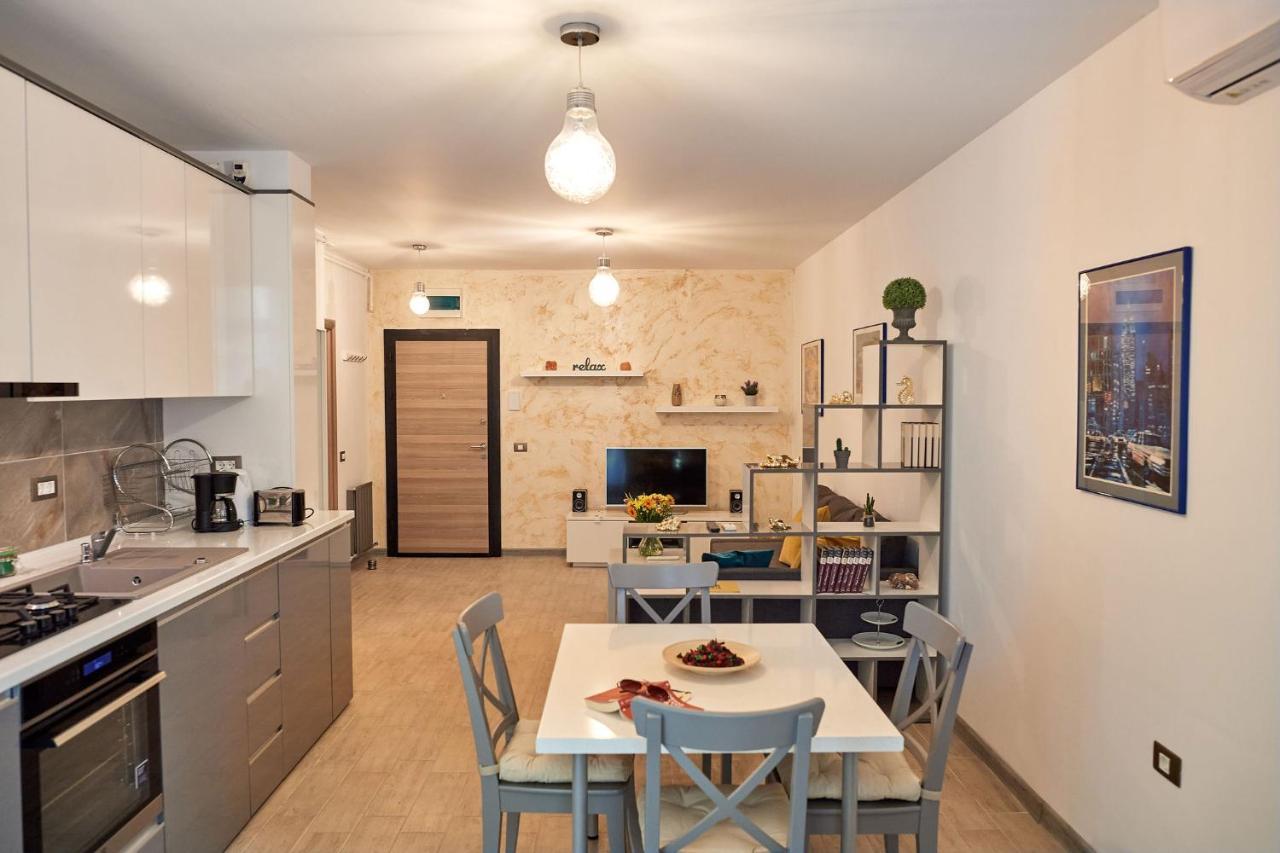 Submarine Apartment Spa N Pool Beach Resort Navodari Ngoại thất bức ảnh